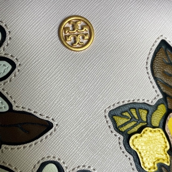 Tory Burch Robinson Bucket Bag Crossbody Purse Flower Appliqué NWT Leather - Picture 7 of 15